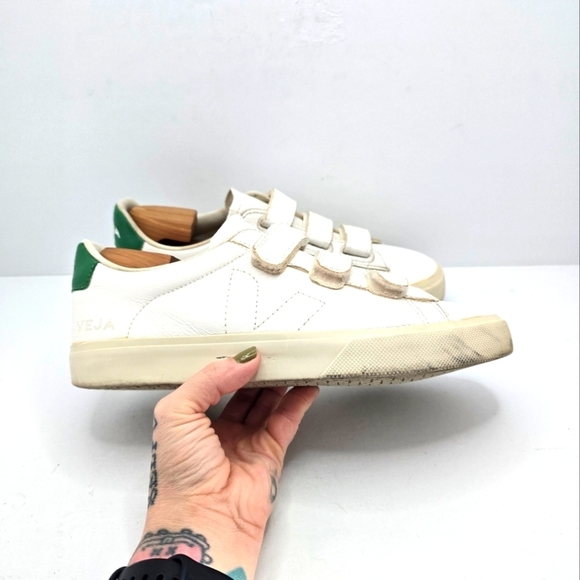 VejaRecife white green leather tennis prep low-top sporty sneakersWMS 9.5
